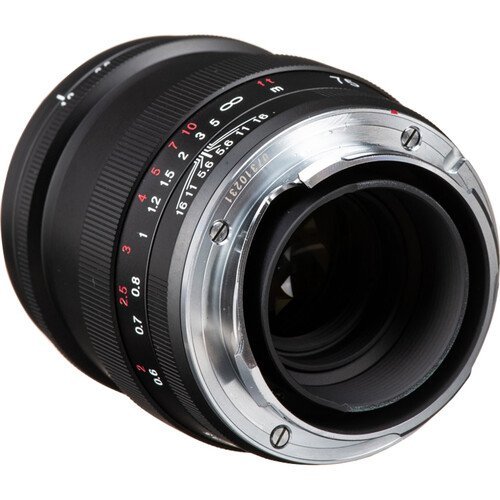 Voigtlander Ultron 75mm f1.9 Lens (Multicoated, Matte Black) - Gambar 3